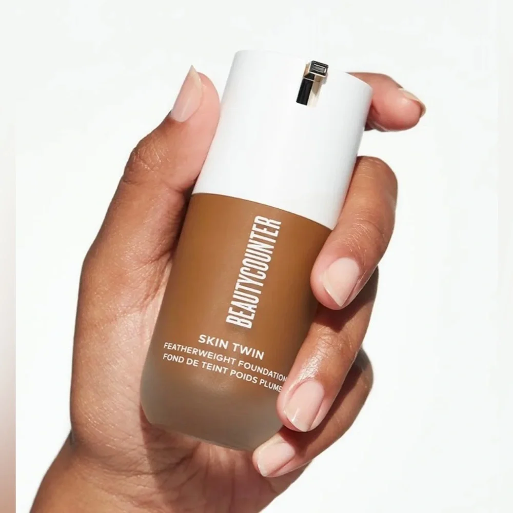 BeautyCounter Skin Twin Featherweight Foundation - Shade Dark 560